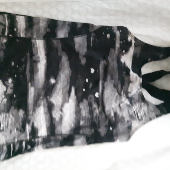 Almost New Yoga top and matching activeware bra - Picture 5 of 7